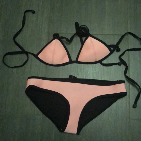 Triangl top and bottom - Picture 1 of 3